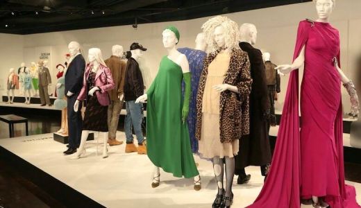 【パフォーマンスの衣装】人前に立つ時、何を着ればいいの？？